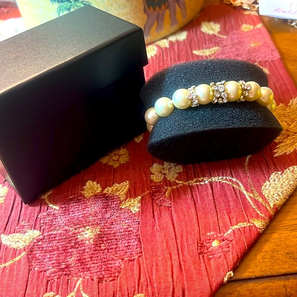 Heidi Daus’s lustrous creamy pearls with colored crystals - Picture 4 of 8